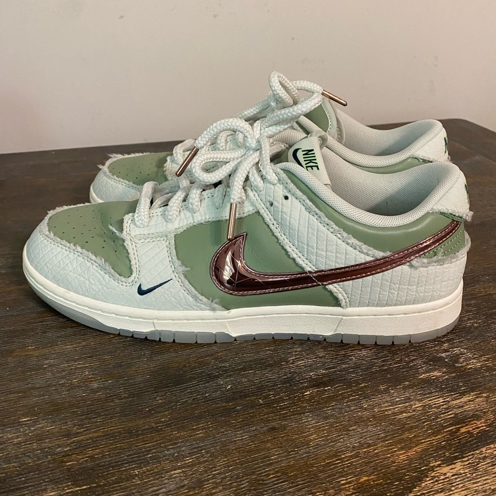 Nike Dunk Low Retro Premium size 11 in GREAT condition.